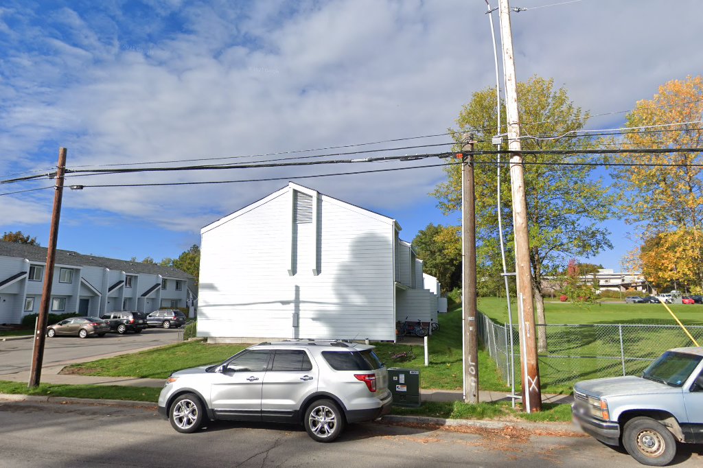 Lake Country Apartments