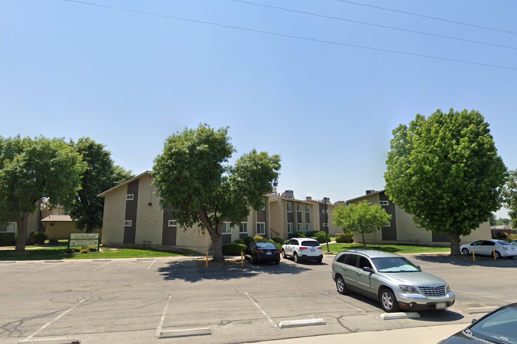 Hallmark Apartments - Lamont