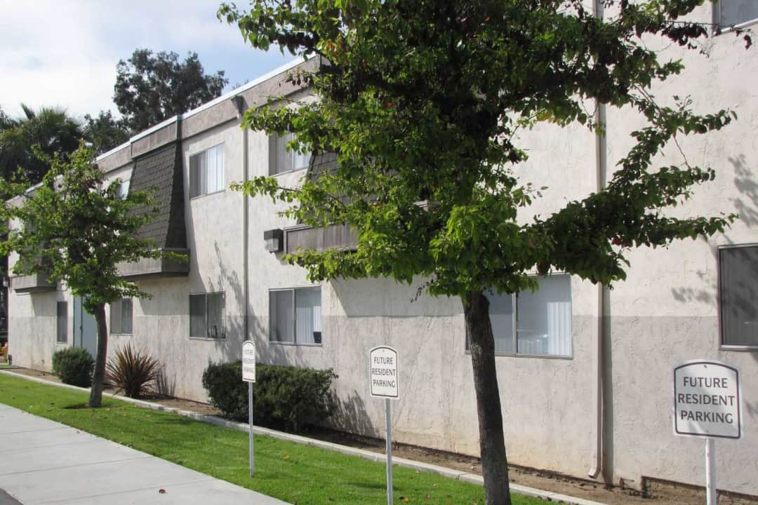 St Regis Park Apartments