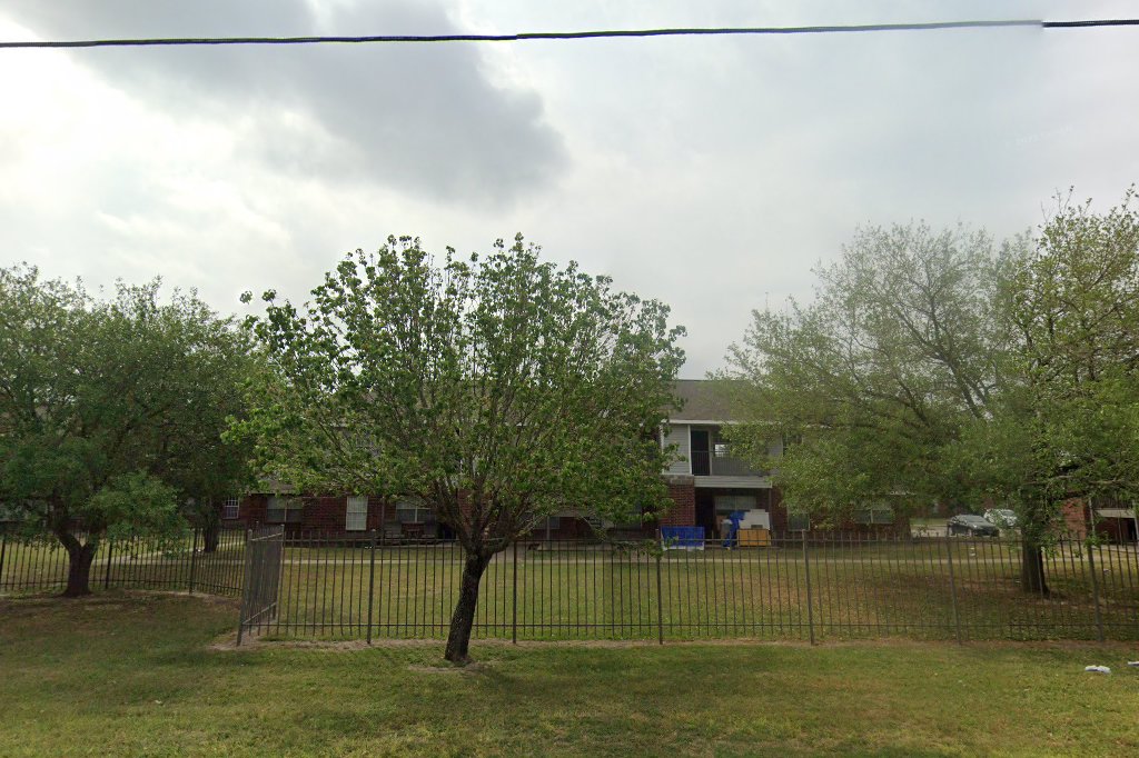 Mockingbird Lane Plaza Apt Victoria