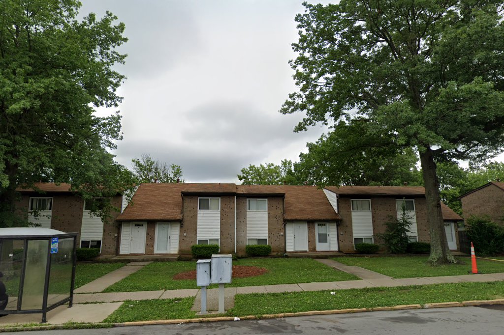 Lakeside Manor Apartments