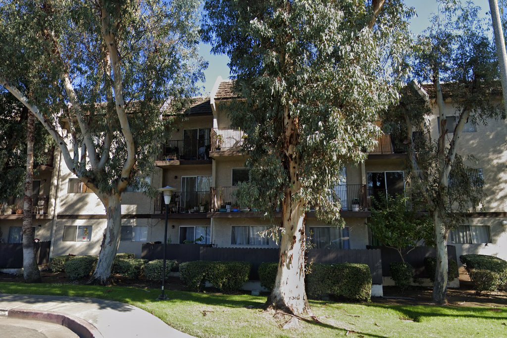 Las Palomas Apts