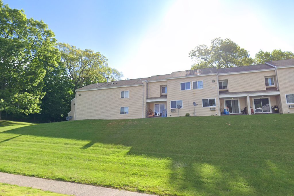 Summer Brook Apts