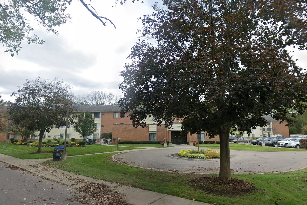 Whispering Woods Apts
